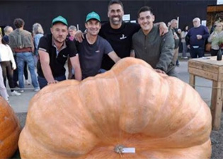 Au-Potager-extraordinaire-en-Vendée-fréquentation-triplée-autour-d-un-potiron-de-plus-de-774kg