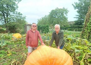 Un-potiron-géant-de-près-de-550-kg-en-lice-pour-le-concours-national-ouest-france